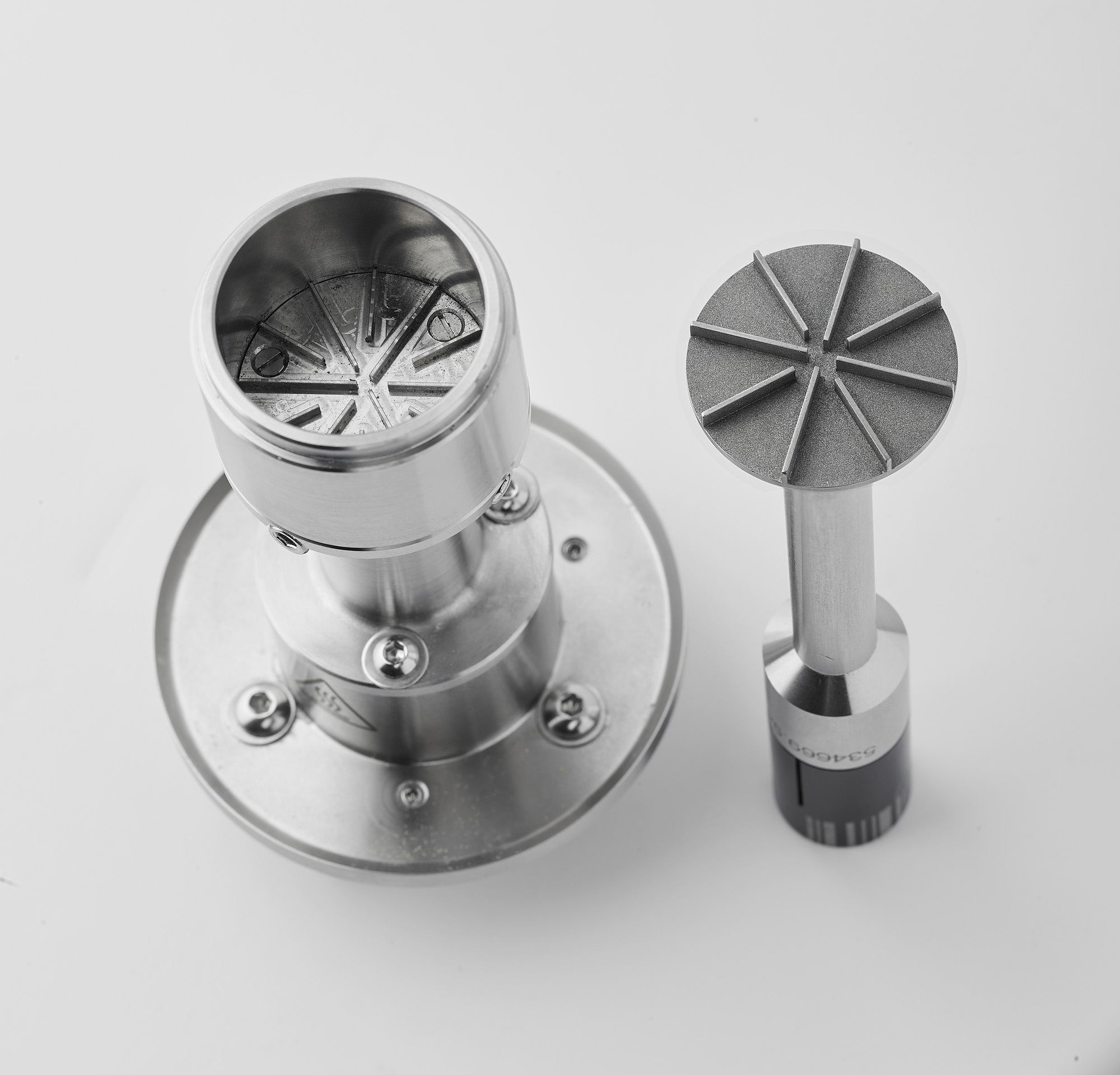 RH125_Fig.1 Figure 1. Shear cell with serrated upper plate and cup to prevent powder slip.